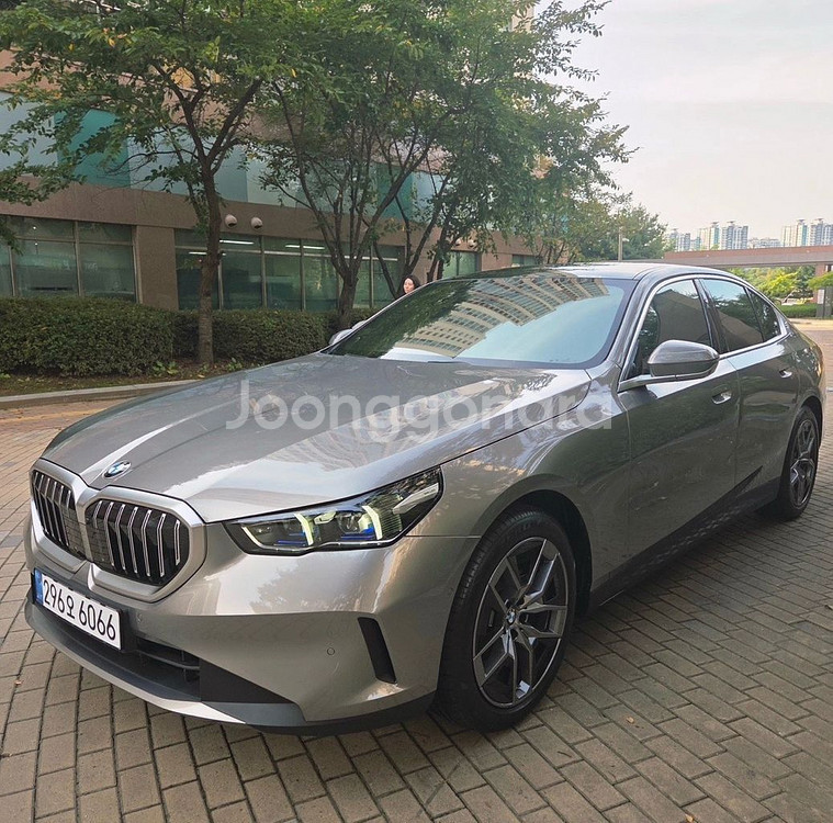 (신차 동일 컨디션) bmw 520i (g60) 팝니다--3