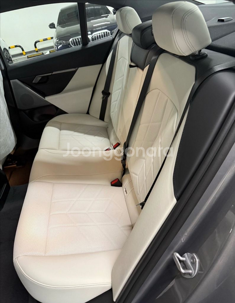 (신차 동일 컨디션) bmw 520i (g60) 팝니다--6