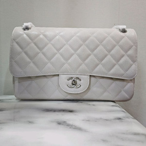 [새상품] 캐비어 클래식 백 (크림색)