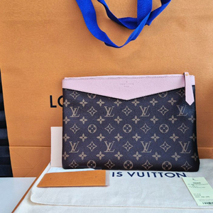 루이비통 클러치백