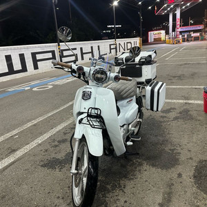 23슈퍼커브 화이트