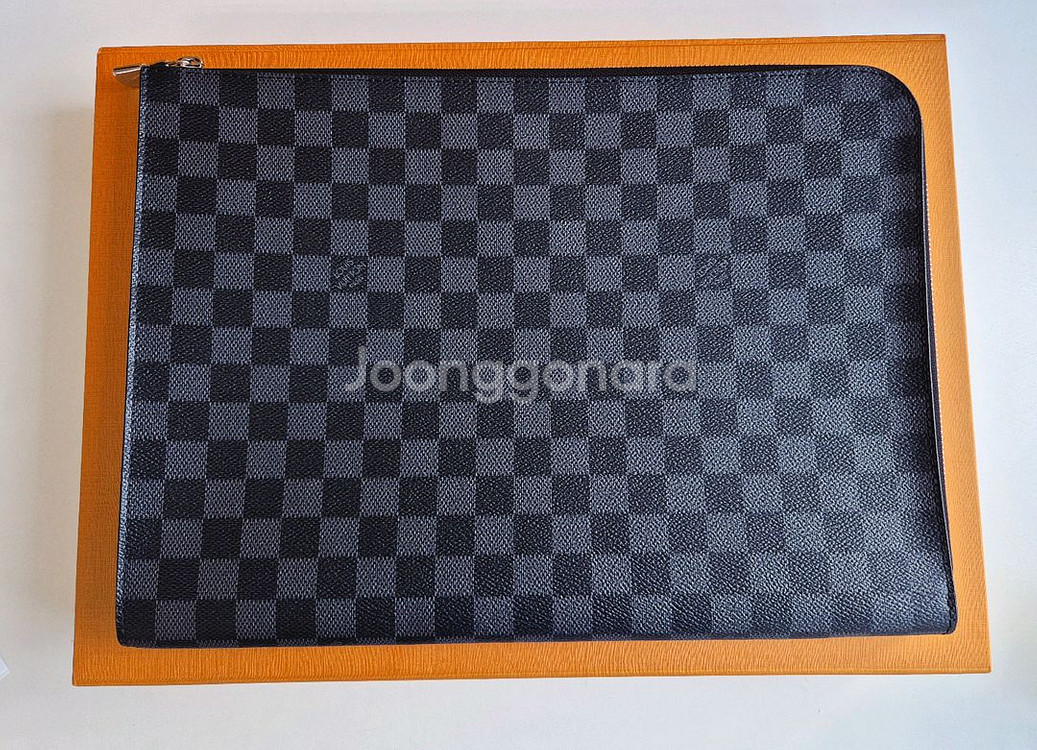 루이비통 클러치백--1