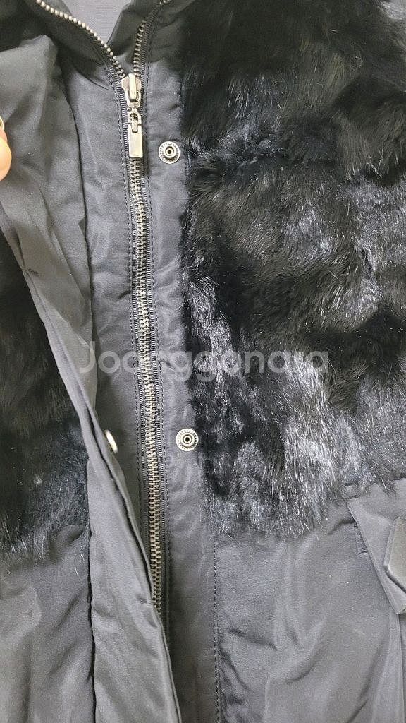 블랙 색상의 롱 코트입니다프리사이즈- 토끼털 장식--3