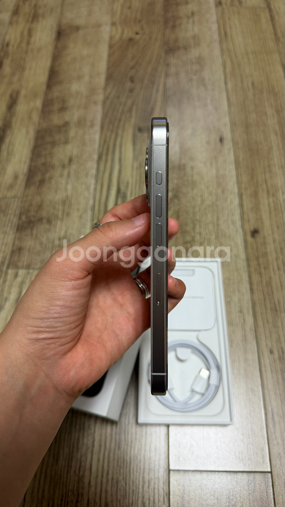 아이폰15프로 256gb 티타늄화이트--3