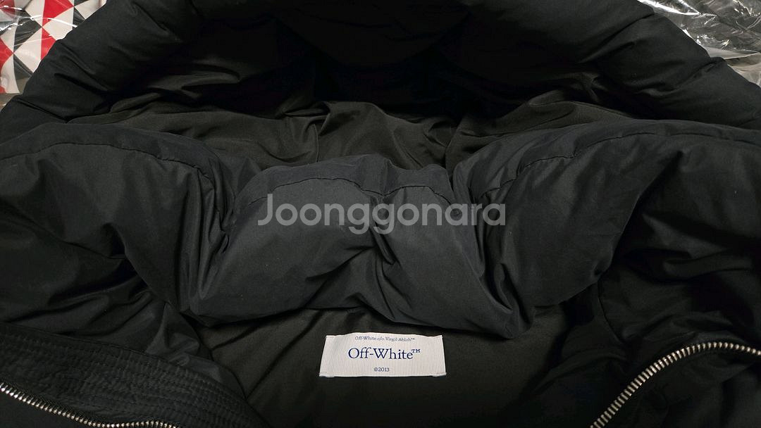 오프화이트 패치 애로우 다운 푸퍼 자켓--2