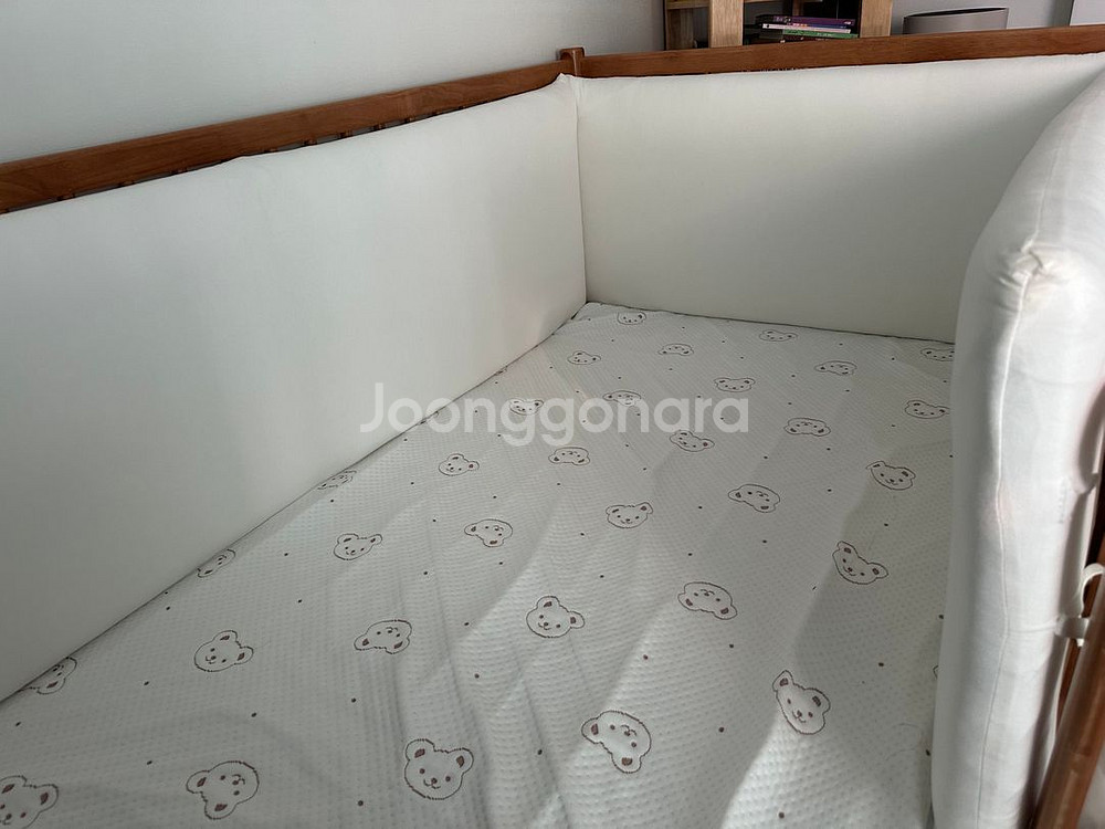 (급매)원목가드침대 (프레임,매트리스,가드쿠션)--1