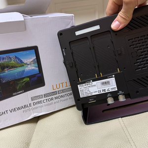 Feelworld LUT11은 10.1인치 터치 스크린