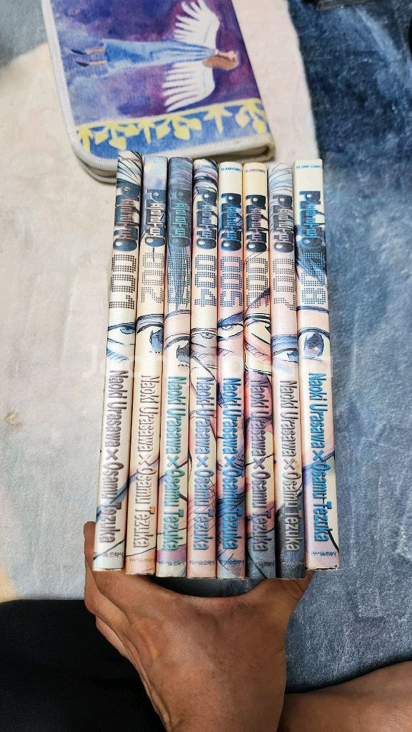 플루토 전권 과 단편집 2권 팝니다--1