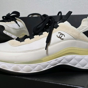 샤넬 믹스드파이버 스니커즈 은장 41사이즈 팝니다