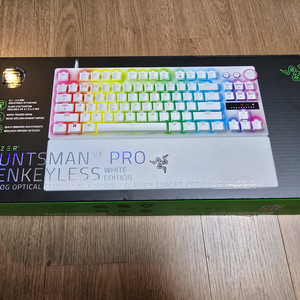 레이저 헌츠맨 v3 pro 텐키리스