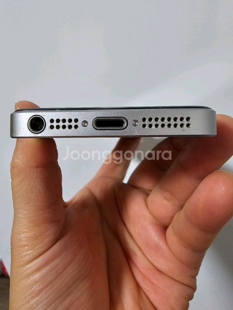 c40. 아이폰 se 128GB--1
