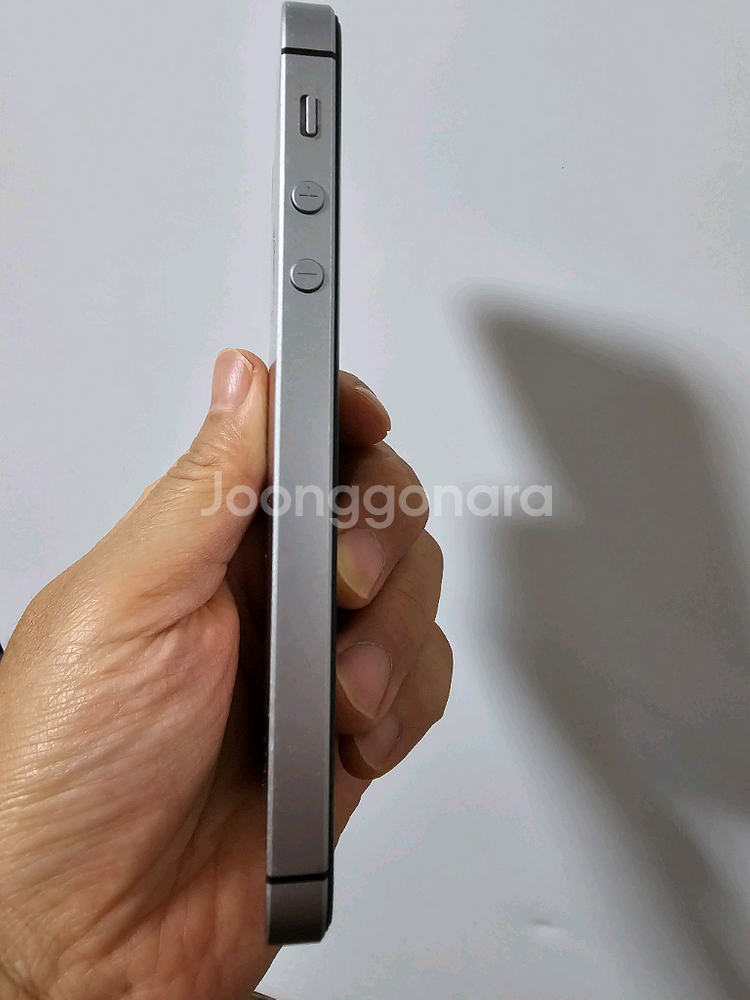 c40. 아이폰 se 128GB--6