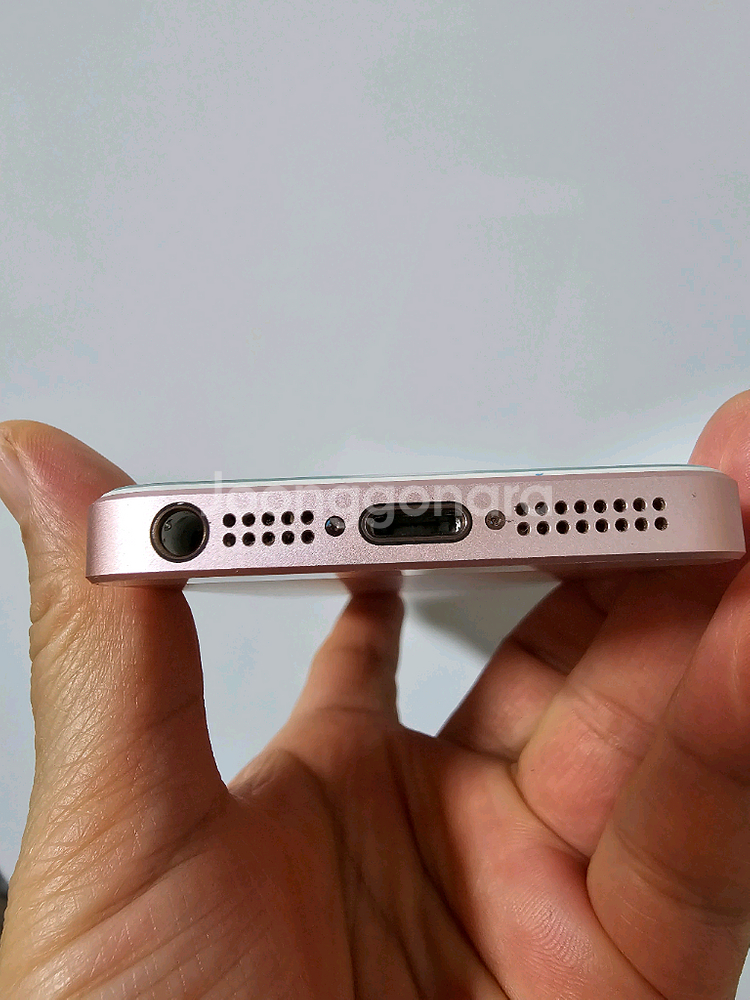 b37. 아이폰 se 64GB--1
