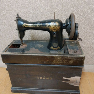 골동품 인테리어 100년 넘은 미싱