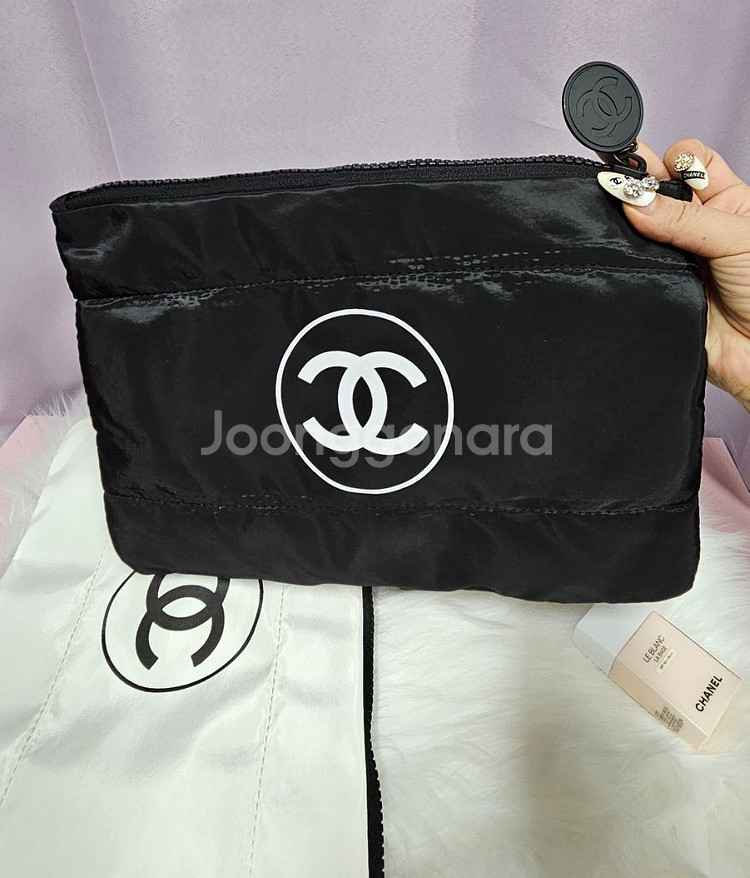 샤넬 패딩파우치--3