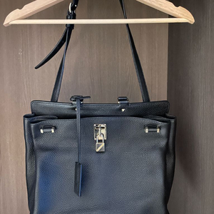 발렌티노 조이락 숄더백 블랙 라지 (밥누나 손예진 가방