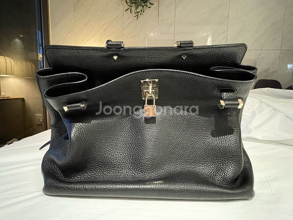 발렌티노 조이락 숄더백 블랙 라지 (밥누나 손예진 가방--2