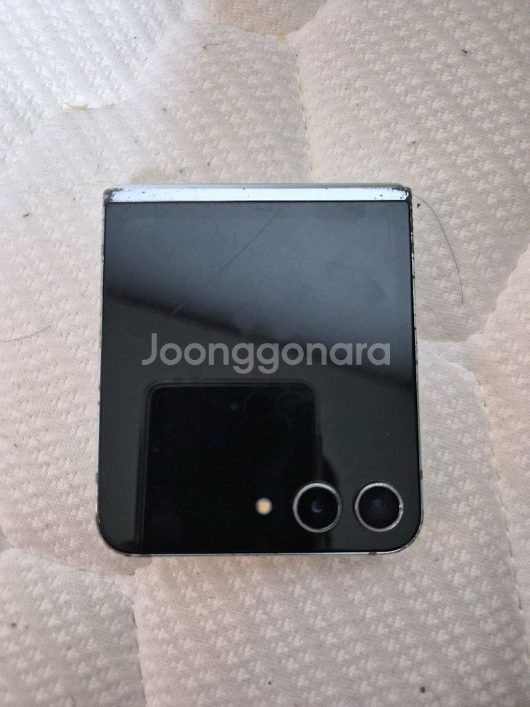 갤럭시지플립5 액정 파손 중고폰 판매합니다.--5