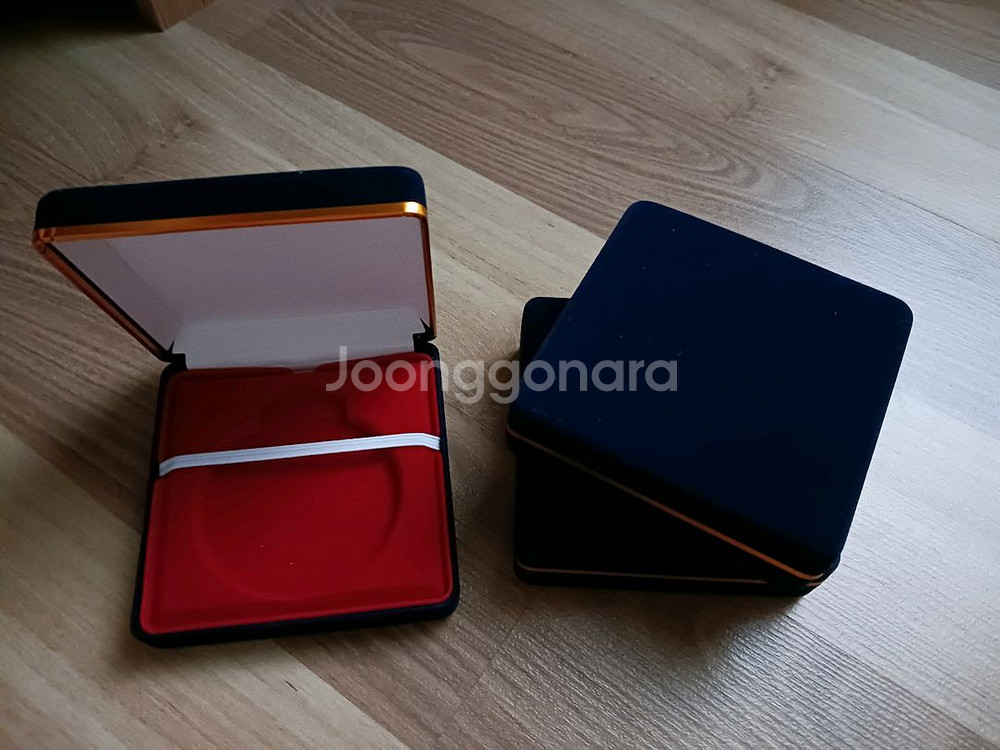 (새상품)메달케이스 3개--0