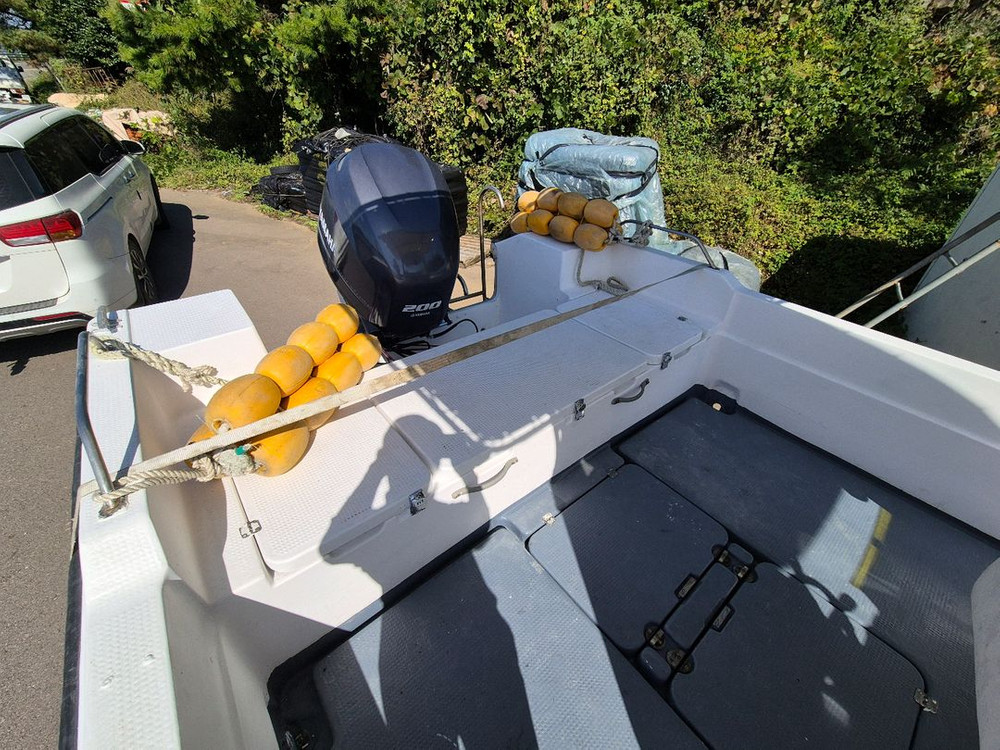 낚시보트야마하UF25선외기200마력판매합니다 이미지