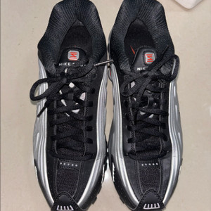 나이키 샥스R4 HQ1988-002 245