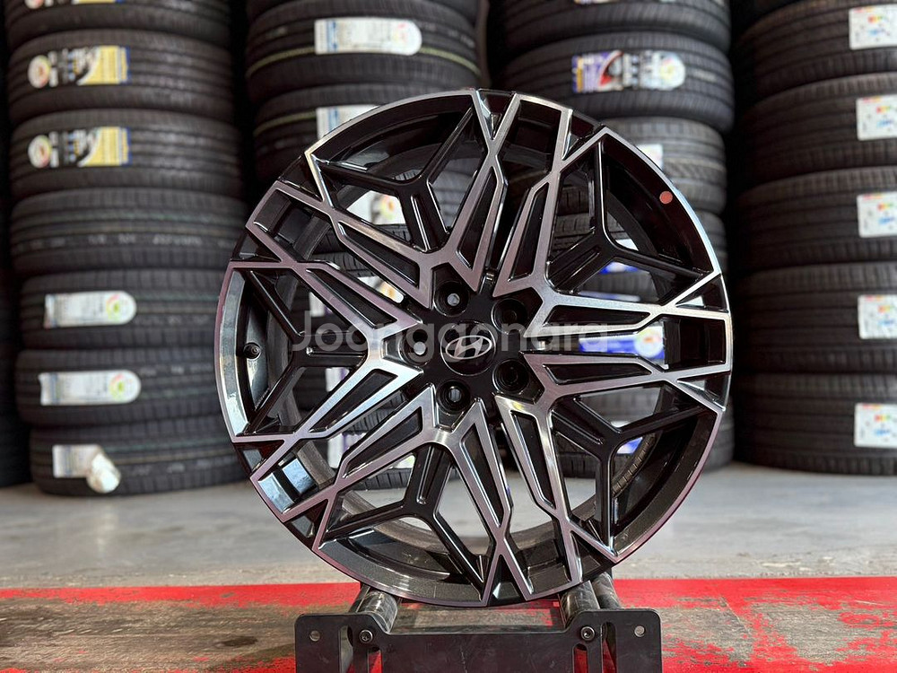 그랜저 GN7 20인치 순정 중고휠 한대분 판매--0