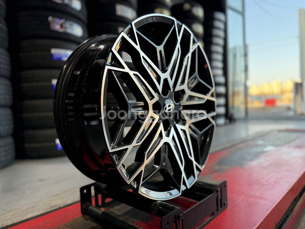 그랜저 GN7 20인치 순정 중고휠 한대분 판매--2