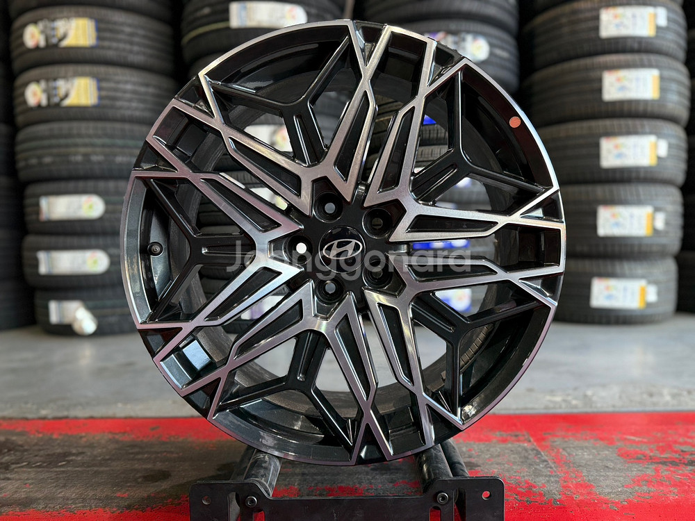 그랜저 GN7 20인치 순정 중고휠 한대분 판매--1