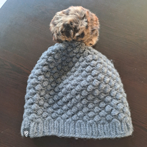 노비스 털모자입니다