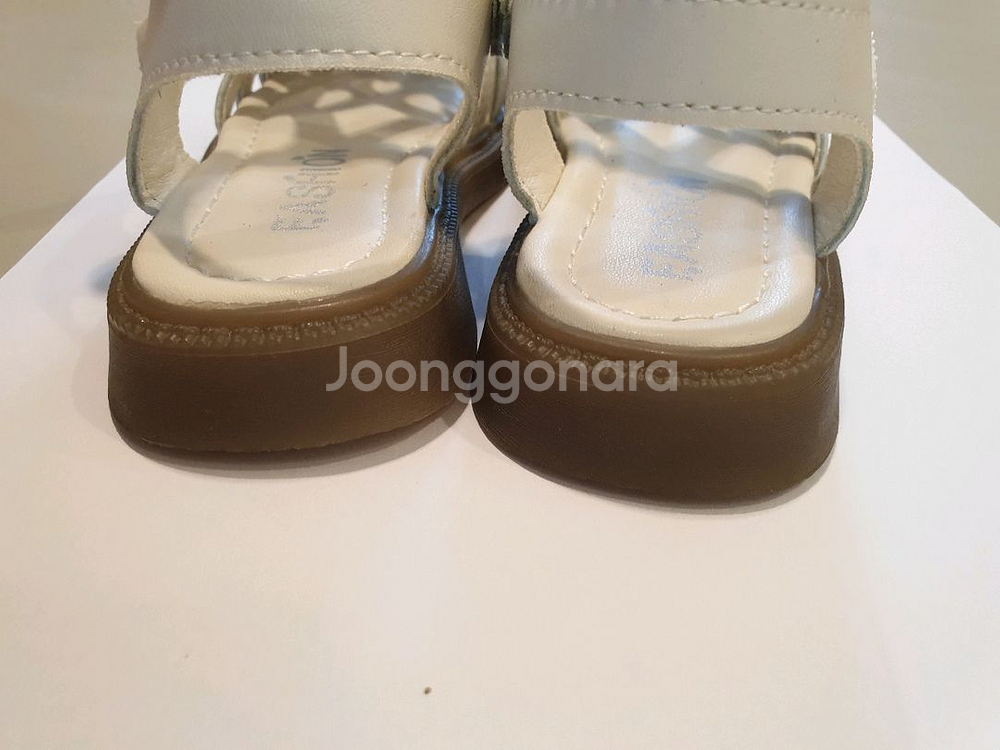 크록스 c8 샌달도드려요 올해모델--5