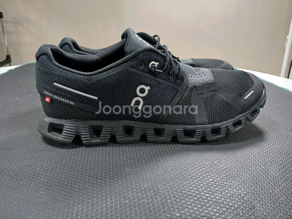 On 클라우드 초경량 런닝화 265~270(택270)--0