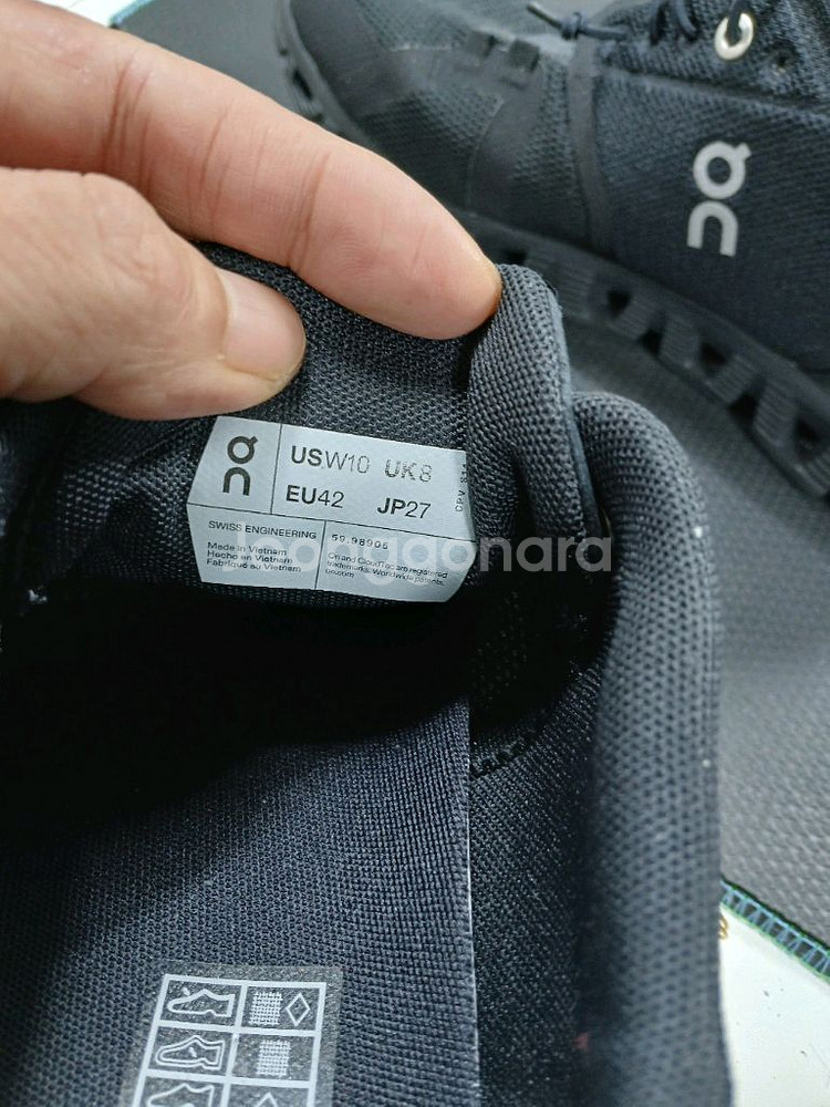 On 클라우드 초경량 런닝화 265~270(택270)--1