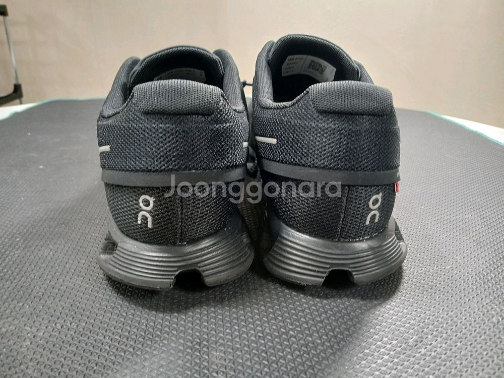 On 클라우드 초경량 런닝화 265~270(택270)--5