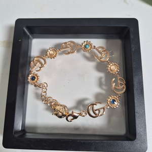 금장 구찌 로고 장식 팔찌