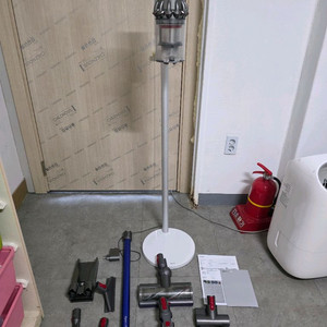 다이슨 v11 컴플리트 청소기 싸게 팝니다.