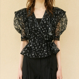 LAFEL 라펠 레이스 러플 블랙 탑