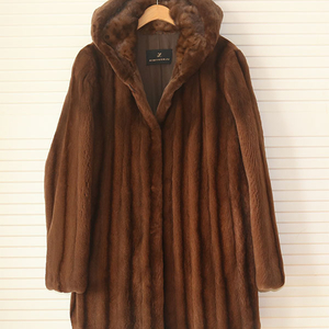 김연주 플럭 후드밍크코트