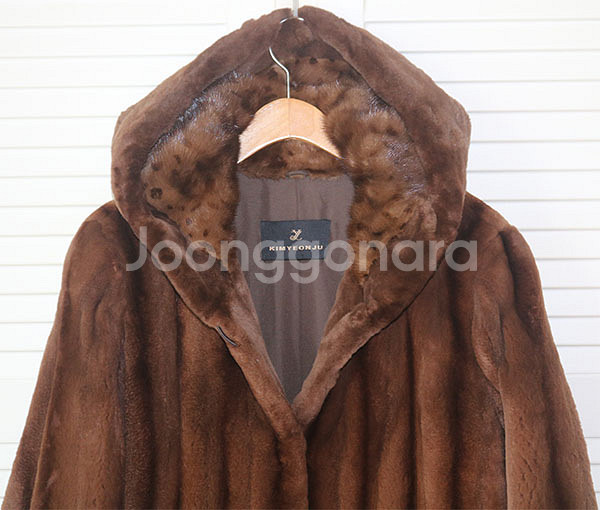 김연주 플럭 후드밍크코트--2