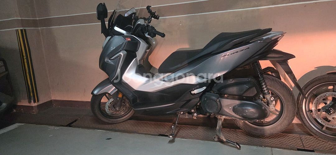 혼다 스쿠터 포르자300--6