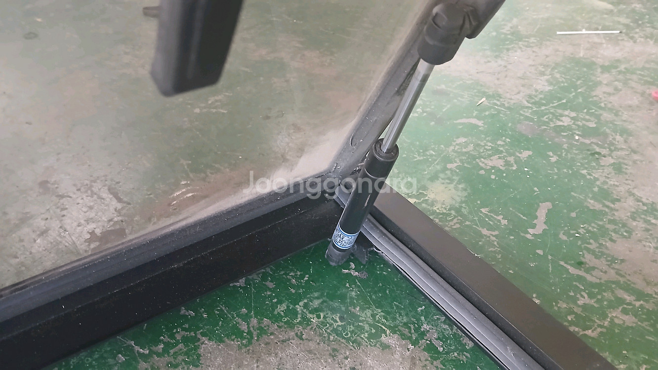 캠핑카 가스 쇼바 푸쉬 창문--3