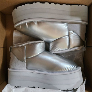 어그 울트라미니 플랫폼 하이샤인 실버 US6