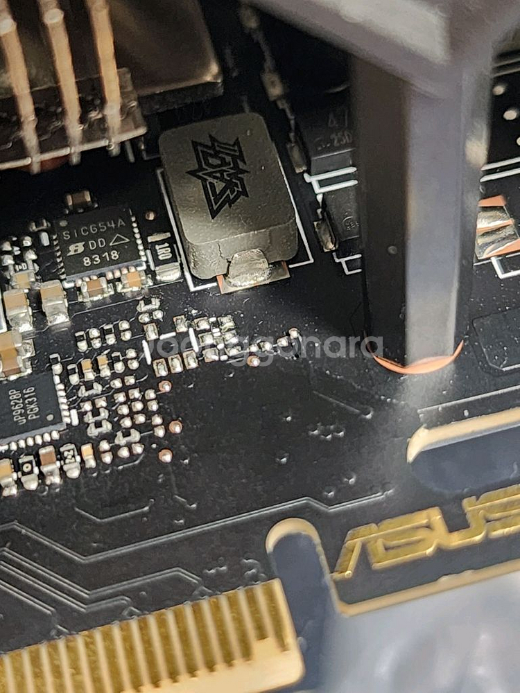 파손 크랙 부품용 그래픽카드 팝니다 RTX4080--4