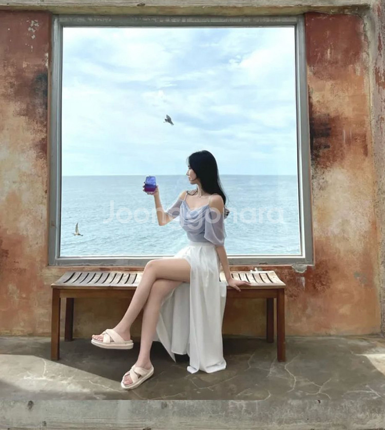 새상품:) 쉬폰 프릴 오프숄더 블라우스--1