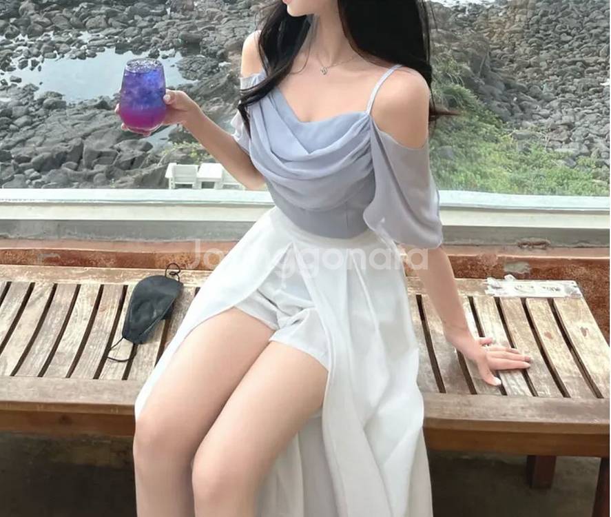 새상품:) 쉬폰 프릴 오프숄더 블라우스--0