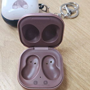 갤럭시 버즈라이브 브론즈 충전본체