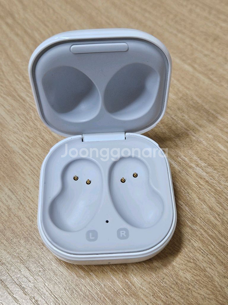 갤럭시 버즈라이브 화이트 충전본체--0