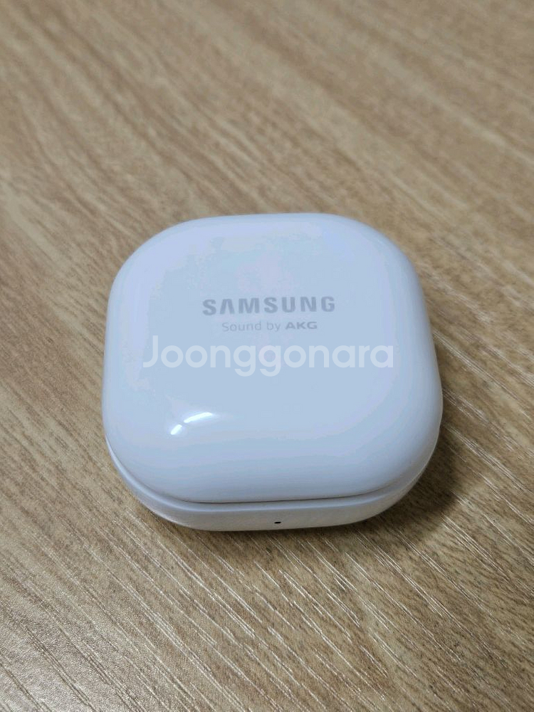 갤럭시 버즈라이브 화이트 충전본체--1