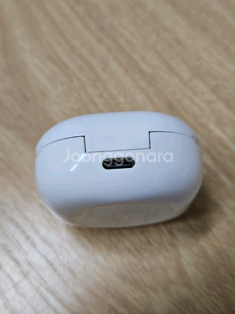 갤럭시 버즈라이브 화이트 충전본체--3