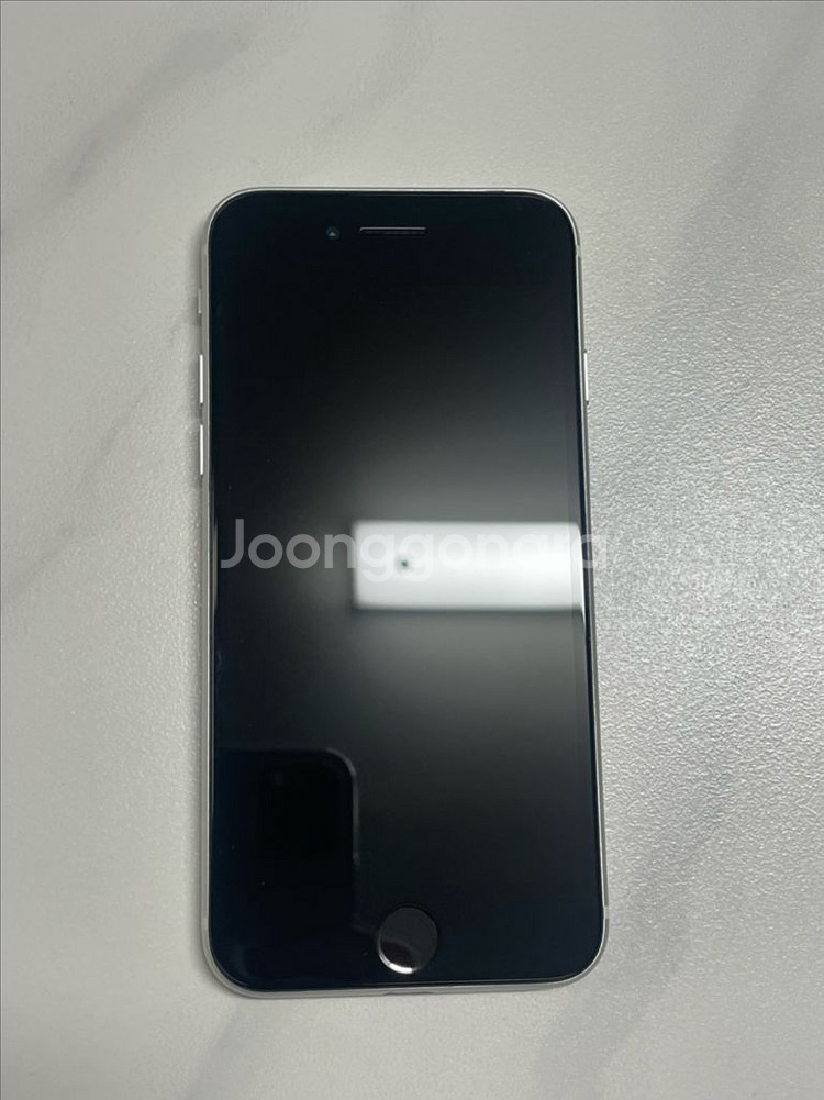 아이폰SE2 화이트 64G 팝니다--0