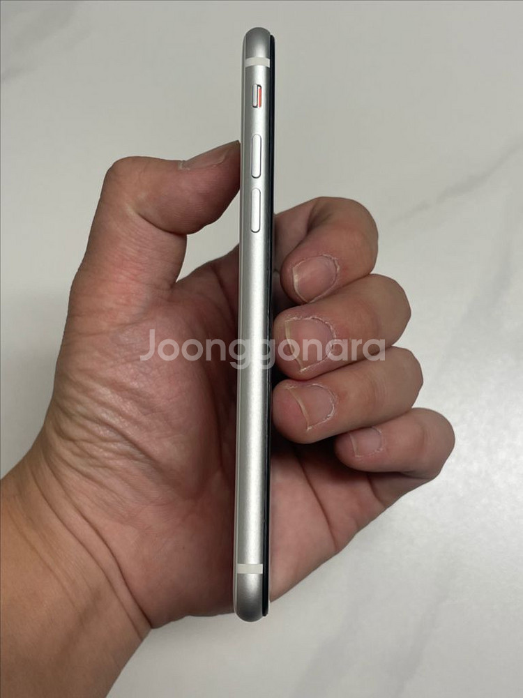 아이폰SE2 화이트 64G 팝니다--6